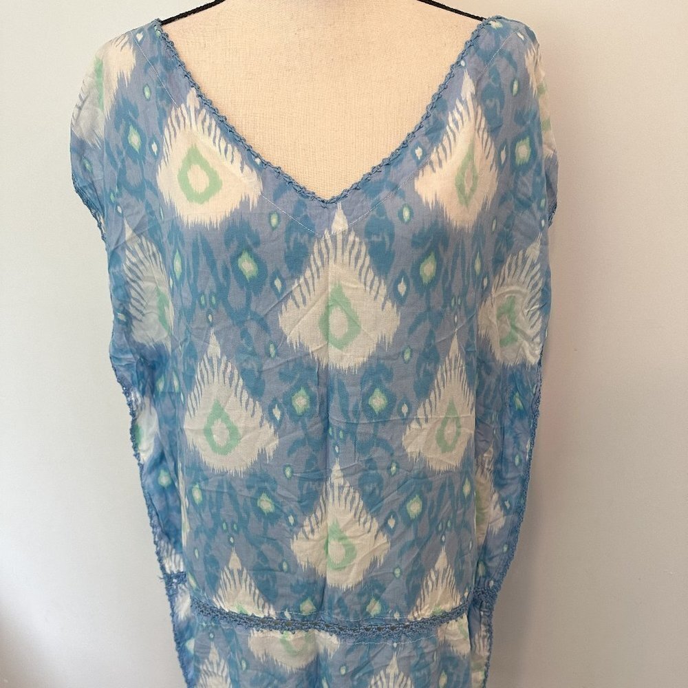 🎄Blue and White Tunic  Blouse Top Crochet Geo Print Large EUC Swim Cover up